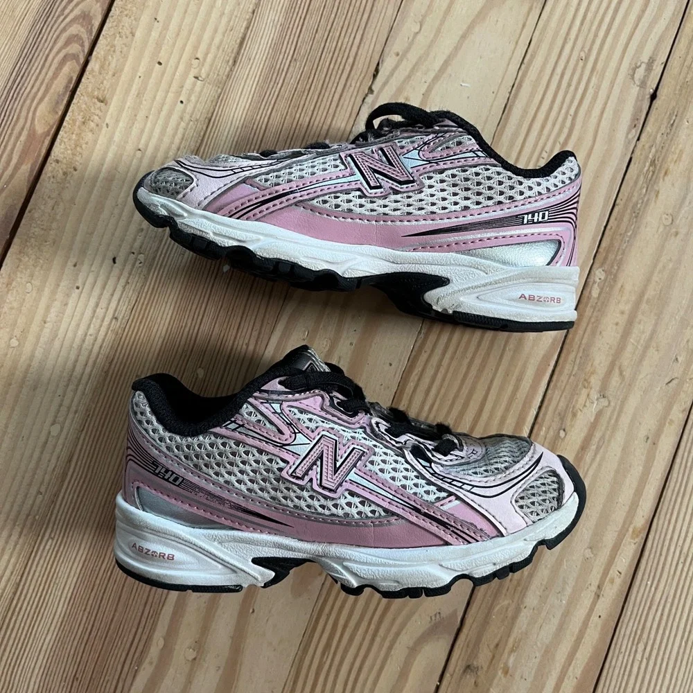 New‎ Balance 740 White Pink Silver Mesh Y2K Running Shoes Kids Size 9 Rose Sugar